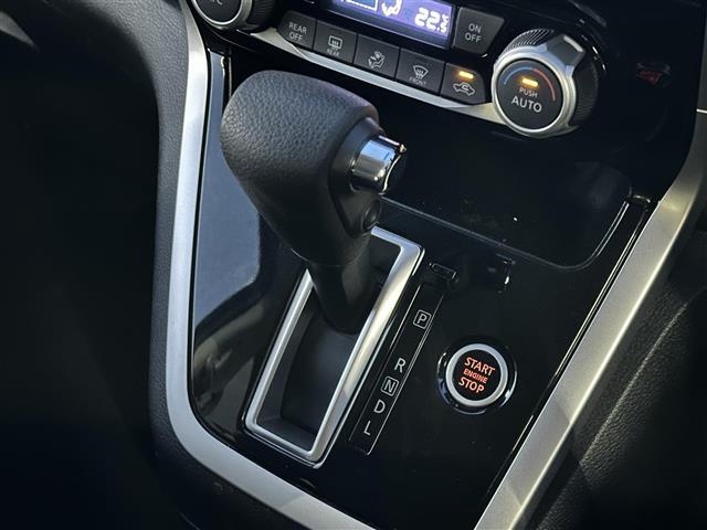 セレナ 　ワンオーナー／純ナビ／禁煙車／両側Ｐスラ／８人乗り／バックカメラ／ＨＩＤライト／フルセグＴＶ／ウィンカーミラー／電格ミラー／アイドリングストップ／プッシュスタート／ＥＴＣ／１６インチ純ＡＷ（7枚目）