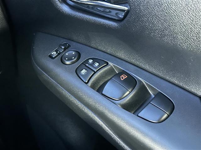 セレナ 　ワンオーナー／純ナビ／禁煙車／両側Ｐスラ／８人乗り／バックカメラ／ＨＩＤライト／フルセグＴＶ／ウィンカーミラー／電格ミラー／アイドリングストップ／プッシュスタート／ＥＴＣ／１６インチ純ＡＷ（11枚目）