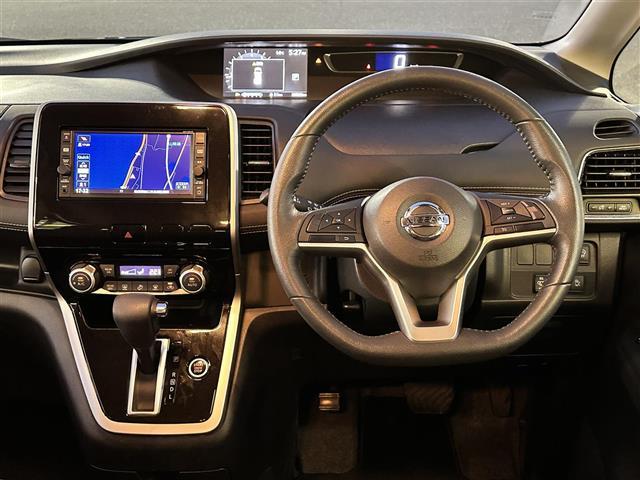 セレナ 　ワンオーナー／純ナビ／禁煙車／両側Ｐスラ／８人乗り／バックカメラ／ＨＩＤライト／フルセグＴＶ／ウィンカーミラー／電格ミラー／アイドリングストップ／プッシュスタート／ＥＴＣ／１６インチ純ＡＷ（12枚目）