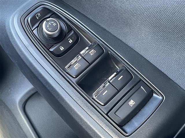 インプレッサスポーツ ２．０ｉ－Ｓアイサイト　純正８インチナビ／フルセグテレビ／バックカメラ／衝突軽減ブレーキ／レーンキープアシスト／レーダークルーズコントロール／前席パワーシート／パドルシフト／プッシュスタート／ＬＥＤヘッドライト／ＥＴＣ（12枚目）