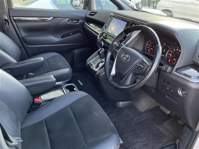 アルファード 2.5S タイプゴールド 純正ナビ・フルセグテレビ・バックカメラ・フリップダウン・両側パワースライドドア・パワーバックドア・プリクラッシュ・レーダークルーズ・ブラインドスポットモニター・デジタルインナーミラー・ETC・純正AW(24枚目)