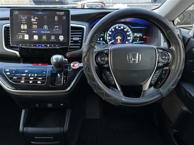 オデッセイハイブリッド ハイブリッドアブソルート・EXホンダセンシング ディスプレイオーディオ/フリップダウンモニター/両側パワースライドドア/マルチビューカメラ/ブラインドスポットモニター/パワーシート/シートヒーター/オットマン/ホンダセンシング/ビルトインETC(3枚目)