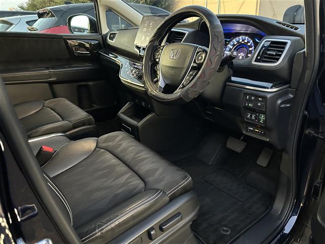 オデッセイハイブリッド ハイブリッドアブソルート・EXホンダセンシング ディスプレイオーディオ/フリップダウンモニター/両側パワースライドドア/マルチビューカメラ/ブラインドスポットモニター/パワーシート/シートヒーター/オットマン/ホンダセンシング/ビルトインETC(5枚目)