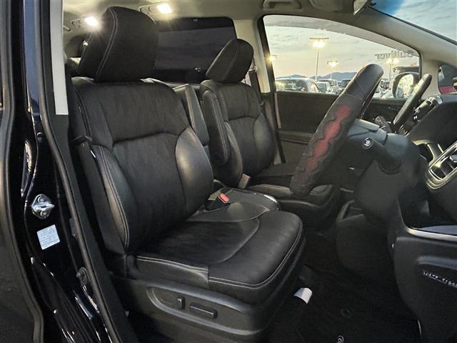 オデッセイハイブリッド ハイブリッドアブソルート・EXホンダセンシング ディスプレイオーディオ/フリップダウンモニター/両側パワースライドドア/マルチビューカメラ/ブラインドスポットモニター/パワーシート/シートヒーター/オットマン/ホンダセンシング/ビルトインETC(6枚目)