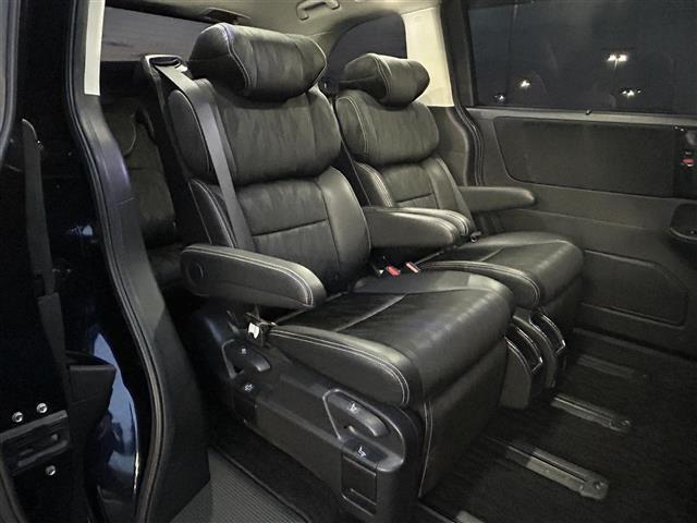 オデッセイハイブリッド ハイブリッドアブソルート・EXホンダセンシング ディスプレイオーディオ/フリップダウンモニター/両側パワースライドドア/マルチビューカメラ/ブラインドスポットモニター/パワーシート/シートヒーター/オットマン/ホンダセンシング/ビルトインETC(8枚目)