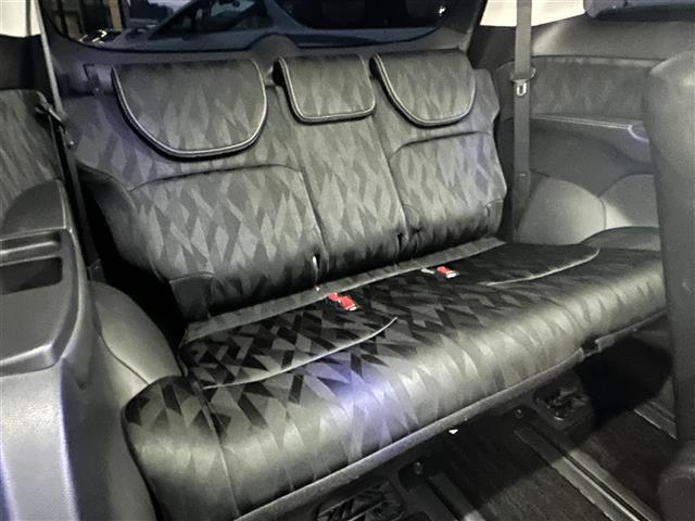 オデッセイハイブリッド ハイブリッドアブソルート・EXホンダセンシング ディスプレイオーディオ/フリップダウンモニター/両側パワースライドドア/マルチビューカメラ/ブラインドスポットモニター/パワーシート/シートヒーター/オットマン/ホンダセンシング/ビルトインETC(9枚目)