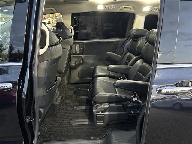 オデッセイハイブリッド ハイブリッドアブソルート・EXホンダセンシング ディスプレイオーディオ/フリップダウンモニター/両側パワースライドドア/マルチビューカメラ/ブラインドスポットモニター/パワーシート/シートヒーター/オットマン/ホンダセンシング/ビルトインETC(12枚目)