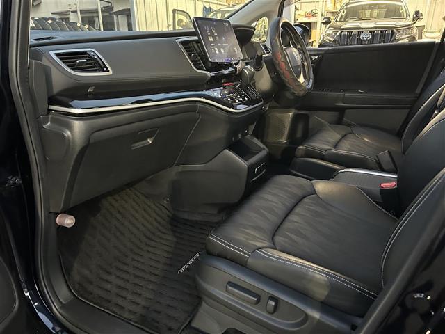 オデッセイハイブリッド ハイブリッドアブソルート・EXホンダセンシング ディスプレイオーディオ/フリップダウンモニター/両側パワースライドドア/マルチビューカメラ/ブラインドスポットモニター/パワーシート/シートヒーター/オットマン/ホンダセンシング/ビルトインETC(14枚目)