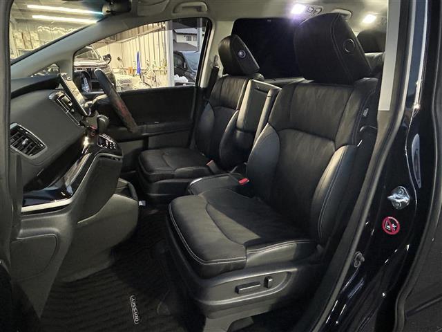 オデッセイハイブリッド ハイブリッドアブソルート・EXホンダセンシング ディスプレイオーディオ/フリップダウンモニター/両側パワースライドドア/マルチビューカメラ/ブラインドスポットモニター/パワーシート/シートヒーター/オットマン/ホンダセンシング/ビルトインETC(15枚目)