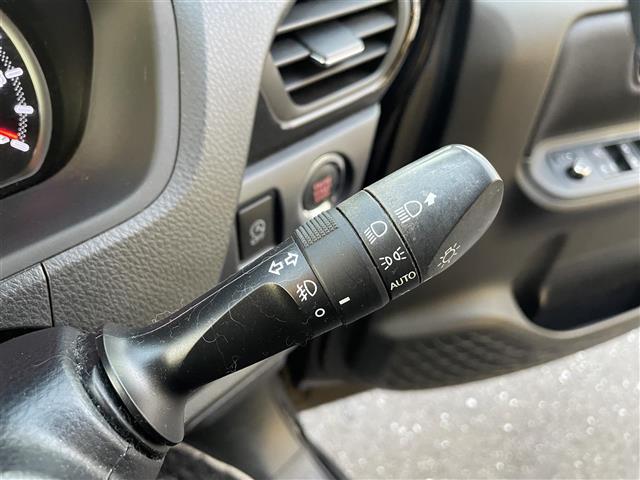 ヴォクシー ＺＳ　煌ＩＩ　純正９インチナビ・フルセグテレビ・バックカメラ・フリップダウンモニター・衝突軽減ブレーキ・レーンキープアシススト・両側パワースライドドア・スペアスマートキー・ビルトインＥＴＣ・純正１６インチアルミ（11枚目）