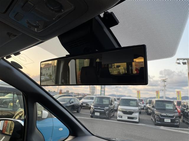 ヴォクシー ＺＳ　煌ＩＩ　純正９インチナビ・フルセグテレビ・バックカメラ・フリップダウンモニター・衝突軽減ブレーキ・レーンキープアシススト・両側パワースライドドア・スペアスマートキー・ビルトインＥＴＣ・純正１６インチアルミ（13枚目）