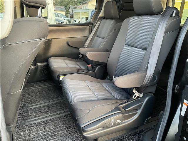 ヴォクシー ＺＳ　煌ＩＩ　純正９インチナビ・フルセグテレビ・バックカメラ・フリップダウンモニター・衝突軽減ブレーキ・レーンキープアシススト・両側パワースライドドア・スペアスマートキー・ビルトインＥＴＣ・純正１６インチアルミ（20枚目）