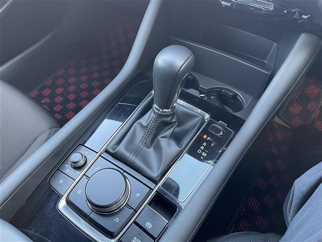 ＭＡＺＤＡ３ファストバック ＸＤプロアクティブ　ツーリングセレクション　ワンオーナー・純正ナビ・フルセグテレビ・バックカメラ・衝突軽減ブレーキ・レーダークルーズコントロール・前席シートヒーター・ステアリングヒーター・デジタルインナーミラー・前後ドラレコ・ＥＴＣ・純正ＡＷ（8枚目）