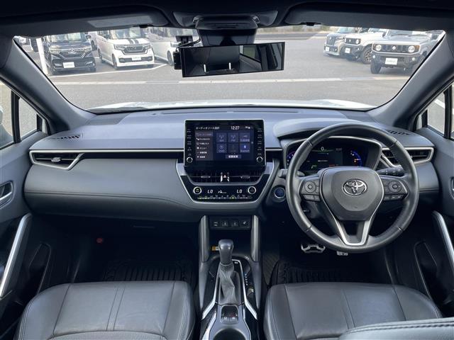 カローラクロス ハイブリッド　Ｚ　純正９インチナビ・フルセグテレビ・全周囲カメラ・衝突軽減ブレーキ・レーダークルーズコントロール・レーンキープアシススト・パワーシート・前席シートヒーター・ステアリングヒーター・前後ドラレコ・純正ＡＷ（2枚目）