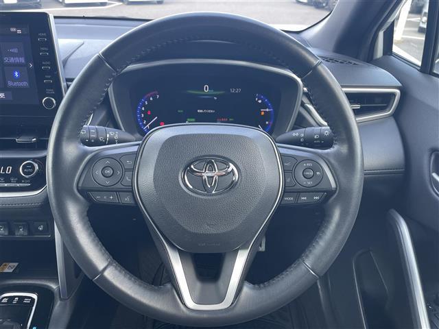 カローラクロス ハイブリッド　Ｚ　純正９インチナビ・フルセグテレビ・全周囲カメラ・衝突軽減ブレーキ・レーダークルーズコントロール・レーンキープアシススト・パワーシート・前席シートヒーター・ステアリングヒーター・前後ドラレコ・純正ＡＷ（4枚目）