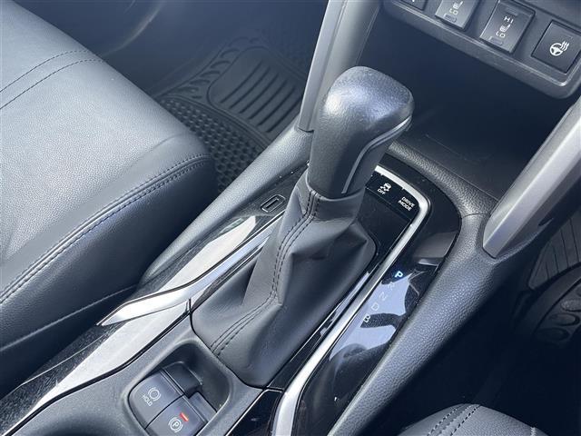 カローラクロス ハイブリッド　Ｚ　純正９インチナビ・フルセグテレビ・全周囲カメラ・衝突軽減ブレーキ・レーダークルーズコントロール・レーンキープアシススト・パワーシート・前席シートヒーター・ステアリングヒーター・前後ドラレコ・純正ＡＷ（9枚目）