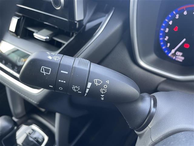 カローラクロス ハイブリッド　Ｚ　純正９インチナビ・フルセグテレビ・全周囲カメラ・衝突軽減ブレーキ・レーダークルーズコントロール・レーンキープアシススト・パワーシート・前席シートヒーター・ステアリングヒーター・前後ドラレコ・純正ＡＷ（12枚目）