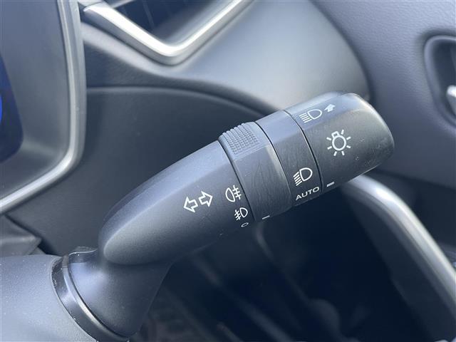 カローラクロス ハイブリッド　Ｚ　純正９インチナビ・フルセグテレビ・全周囲カメラ・衝突軽減ブレーキ・レーダークルーズコントロール・レーンキープアシススト・パワーシート・前席シートヒーター・ステアリングヒーター・前後ドラレコ・純正ＡＷ（13枚目）