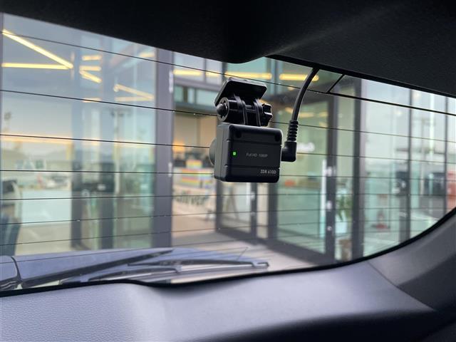 カローラクロス ハイブリッド　Ｚ　純正９インチナビ・フルセグテレビ・全周囲カメラ・衝突軽減ブレーキ・レーダークルーズコントロール・レーンキープアシススト・パワーシート・前席シートヒーター・ステアリングヒーター・前後ドラレコ・純正ＡＷ（16枚目）