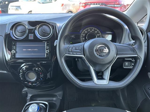 ノート e-パワー X 純正SDナビ(Bluetooth/CD/DVD)・全周囲カメラ・デジタルインナーミラー・レーンキープアシスト・衝突被害軽減ブレーキ・LEDヘッドライト・オートライト・横滑り防止装置・純正フロアマット(3枚目)