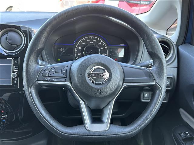 ノート e-パワー X 純正SDナビ(Bluetooth/CD/DVD)・全周囲カメラ・デジタルインナーミラー・レーンキープアシスト・衝突被害軽減ブレーキ・LEDヘッドライト・オートライト・横滑り防止装置・純正フロアマット(4枚目)