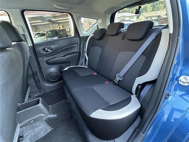 ノート e-パワー X 純正SDナビ(Bluetooth/CD/DVD)・全周囲カメラ・デジタルインナーミラー・レーンキープアシスト・衝突被害軽減ブレーキ・LEDヘッドライト・オートライト・横滑り防止装置・純正フロアマット(11枚目)