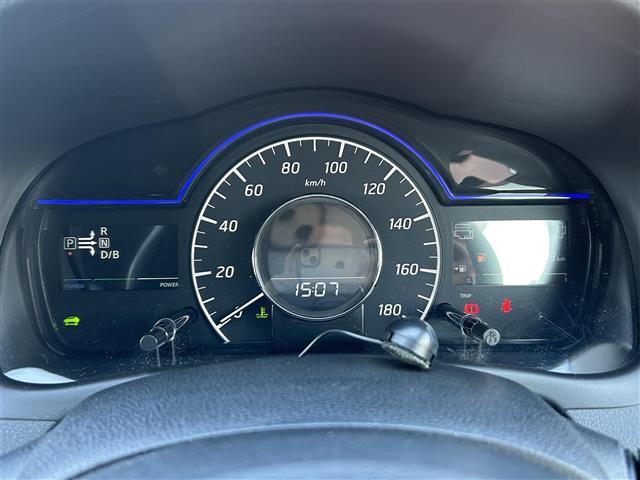 ノート e-パワー X 純正SDナビ(Bluetooth/CD/DVD)・全周囲カメラ・デジタルインナーミラー・レーンキープアシスト・衝突被害軽減ブレーキ・LEDヘッドライト・オートライト・横滑り防止装置・純正フロアマット(15枚目)