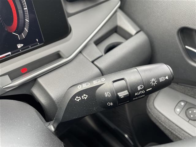 オーラ Ｇ　ＦＯＵＲ　純正９インチナビ・フルセグテレビ・アラウンドビューモニター・プロパイロット・ＢＯＳＥサウンドシステム・ＬＥＤヘッドライト・前席シートヒーター・ステアリングヒーター・ハーフレザーシート・純正１７ＡＷ（9枚目）