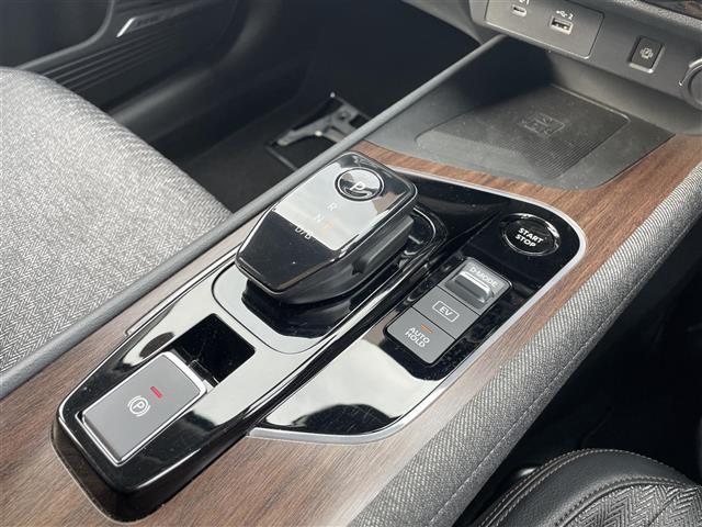 オーラ Ｇ　ＦＯＵＲ　純正９インチナビ・フルセグテレビ・アラウンドビューモニター・プロパイロット・ＢＯＳＥサウンドシステム・ＬＥＤヘッドライト・前席シートヒーター・ステアリングヒーター・ハーフレザーシート・純正１７ＡＷ（12枚目）