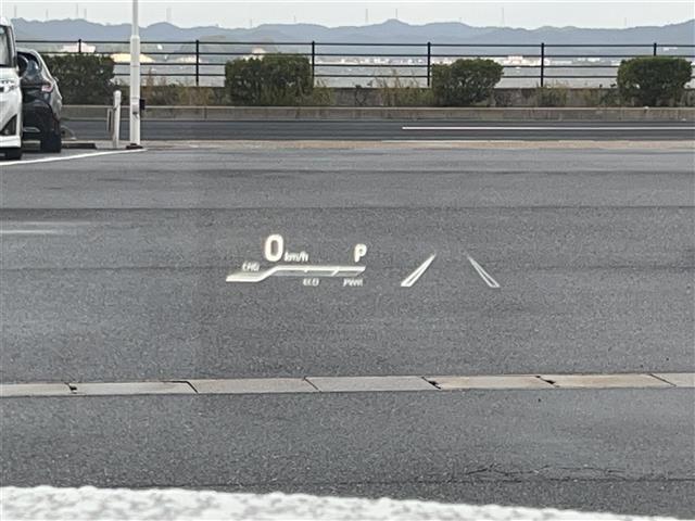 クラウンハイブリッド ＲＳ　リミテッド　サンルーフ・純正ナビ・フルセグテレビ・全周囲カメラ・プリクラッシュ・レーダークルーズ・ブラインドスポット・前席シートヒーター・リアクロストラフィック・前後ドラレコ・ビルトインＥＴＣ・純正１８ＡＷ（8枚目）