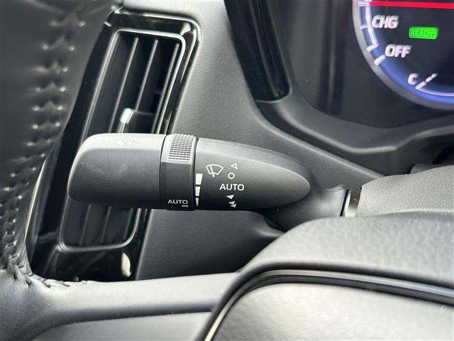 クラウンハイブリッド ＲＳ　リミテッド　サンルーフ・純正ナビ・フルセグテレビ・全周囲カメラ・プリクラッシュ・レーダークルーズ・ブラインドスポット・前席シートヒーター・リアクロストラフィック・前後ドラレコ・ビルトインＥＴＣ・純正１８ＡＷ（11枚目）