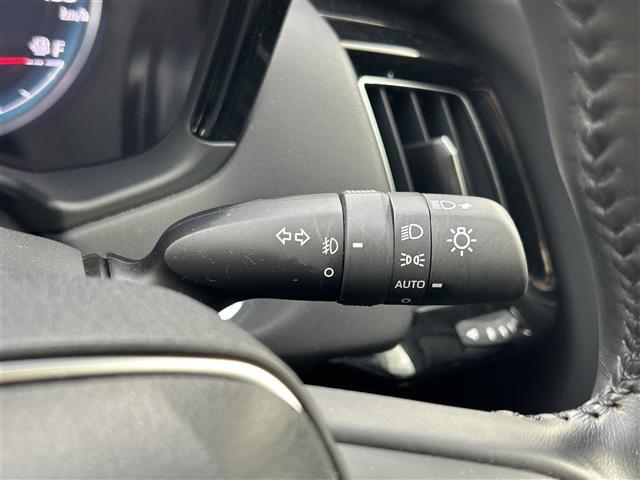 クラウンハイブリッド ＲＳ　リミテッド　サンルーフ・純正ナビ・フルセグテレビ・全周囲カメラ・プリクラッシュ・レーダークルーズ・ブラインドスポット・前席シートヒーター・リアクロストラフィック・前後ドラレコ・ビルトインＥＴＣ・純正１８ＡＷ（12枚目）