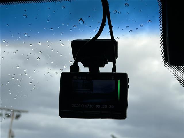 クラウンハイブリッド ＲＳ　リミテッド　サンルーフ・純正ナビ・フルセグテレビ・全周囲カメラ・プリクラッシュ・レーダークルーズ・ブラインドスポット・前席シートヒーター・リアクロストラフィック・前後ドラレコ・ビルトインＥＴＣ・純正１８ＡＷ（15枚目）