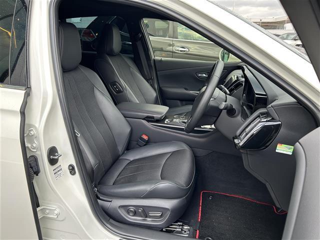 クラウンハイブリッド ＲＳ　リミテッド　サンルーフ・純正ナビ・フルセグテレビ・全周囲カメラ・プリクラッシュ・レーダークルーズ・ブラインドスポット・前席シートヒーター・リアクロストラフィック・前後ドラレコ・ビルトインＥＴＣ・純正１８ＡＷ（22枚目）