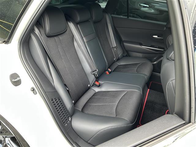 クラウンハイブリッド ＲＳ　リミテッド　サンルーフ・純正ナビ・フルセグテレビ・全周囲カメラ・プリクラッシュ・レーダークルーズ・ブラインドスポット・前席シートヒーター・リアクロストラフィック・前後ドラレコ・ビルトインＥＴＣ・純正１８ＡＷ（24枚目）