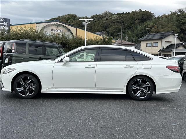 クラウンハイブリッド ＲＳ　リミテッド　サンルーフ・純正ナビ・フルセグテレビ・全周囲カメラ・プリクラッシュ・レーダークルーズ・ブラインドスポット・前席シートヒーター・リアクロストラフィック・前後ドラレコ・ビルトインＥＴＣ・純正１８ＡＷ（32枚目）