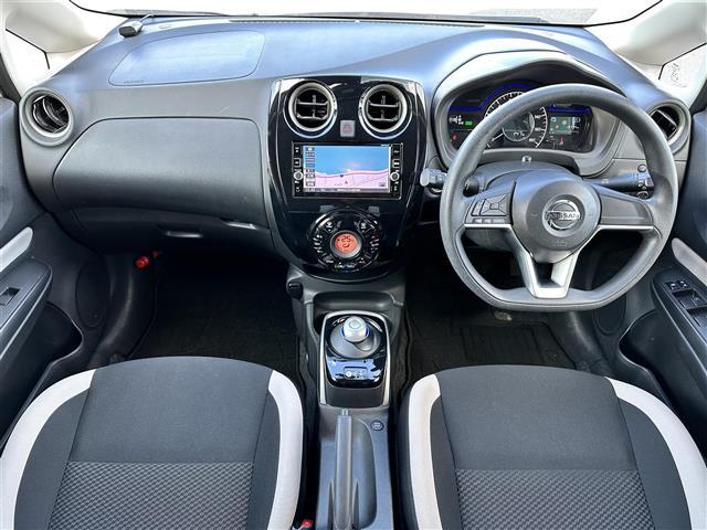 ノート ｅ－パワー　Ｘ　ワンオーナー／純ナビ／フルセグＴＶ／衝突軽減／アラウンドビューモニター／デジタルインナーミラー／コーナーセンサー／スマートキー／スペアキー／ドラレコ／オートライト／ウィンカーミラー／電格ミラー（2枚目）