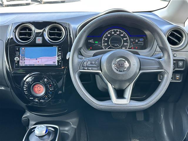 ノート ｅ－パワー　Ｘ　ワンオーナー／純ナビ／フルセグＴＶ／衝突軽減／アラウンドビューモニター／デジタルインナーミラー／コーナーセンサー／スマートキー／スペアキー／ドラレコ／オートライト／ウィンカーミラー／電格ミラー（3枚目）