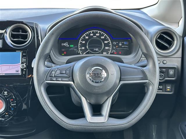 ノート ｅ－パワー　Ｘ　ワンオーナー／純ナビ／フルセグＴＶ／衝突軽減／アラウンドビューモニター／デジタルインナーミラー／コーナーセンサー／スマートキー／スペアキー／ドラレコ／オートライト／ウィンカーミラー／電格ミラー（4枚目）