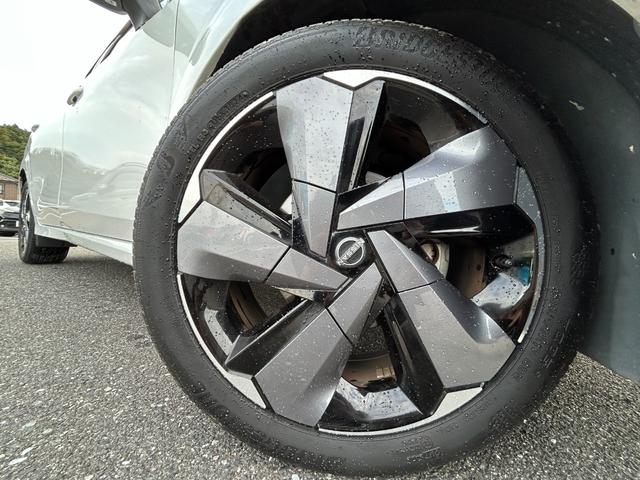 オーラ Ｇ　純正９インチナビ・全周囲カメラ・プッシュスタート・インテリジェントルームミラー・ブラインドスポットモニター・純正１７インチＡＷ・ＬＥＤヘッドライト・オートライト・オートマチックハイビーム・フォグライト（4枚目）