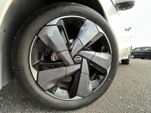 オーラ Ｇ　純正９インチナビ・全周囲カメラ・プッシュスタート・インテリジェントルームミラー・ブラインドスポットモニター・純正１７インチＡＷ・ＬＥＤヘッドライト・オートライト・オートマチックハイビーム・フォグライト（8枚目）