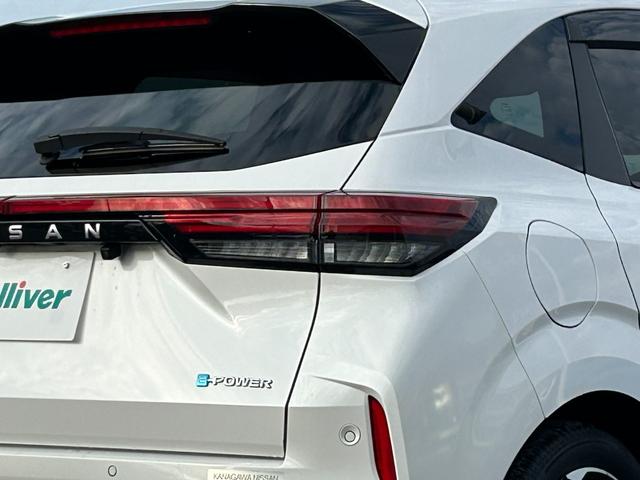 オーラ Ｇ　純正９インチナビ・全周囲カメラ・プッシュスタート・インテリジェントルームミラー・ブラインドスポットモニター・純正１７インチＡＷ・ＬＥＤヘッドライト・オートライト・オートマチックハイビーム・フォグライト（10枚目）