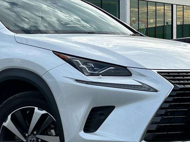 NX NX300h Iパッケージ 純正メーカーナビ・パノラミックビューモニター・レクサスセーフティシステム・プリクラッシュセーフティ・レーダークルーズコントロール・レーントレーシングアシスト・オートマチックハイビーム・スペアキー(8枚目)