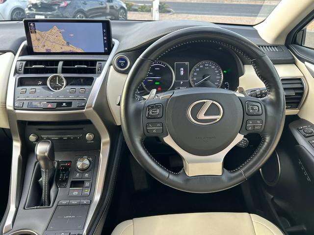NX NX300h Iパッケージ 純正メーカーナビ・パノラミックビューモニター・レクサスセーフティシステム・プリクラッシュセーフティ・レーダークルーズコントロール・レーントレーシングアシスト・オートマチックハイビーム・スペアキー(24枚目)