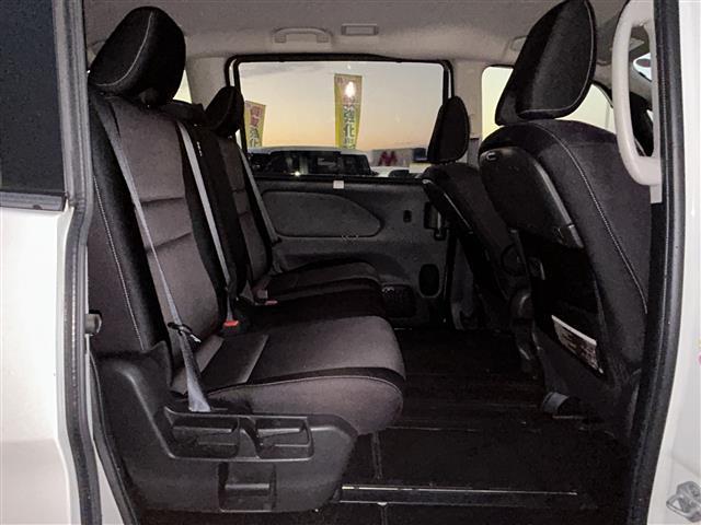 セレナ ハイウェイスター　プロパイロットエディション　社外ＳＤナビ・フルセグＴＶ・８人乗り・プロパイロット・両側Ｐスラ・追従型クルコン・ＬＥＤヘッドライト・バックカメラ・ウィンカーミラー・電格ミラー・アイドリングストップ・ＥＴＣ・純正ＡＷ（17枚目）