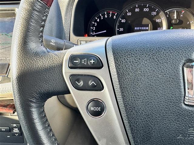 クラウン ロイヤルサルーン　純正ＨＤＤナビ・バックカメラ・プッシュスタート・ビルトインＥＴＣ・クルーズコントロール・前席パワーシート・純正１６インチＡＷ・ＨＩＤオートライト・スマートキー・純正フロアマット・禁煙車（6枚目）