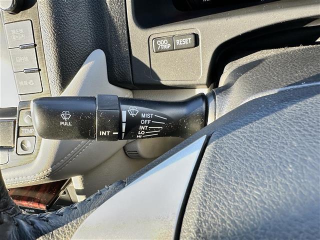 クラウン ロイヤルサルーン　純正ＨＤＤナビ・バックカメラ・プッシュスタート・ビルトインＥＴＣ・クルーズコントロール・前席パワーシート・純正１６インチＡＷ・ＨＩＤオートライト・スマートキー・純正フロアマット・禁煙車（8枚目）