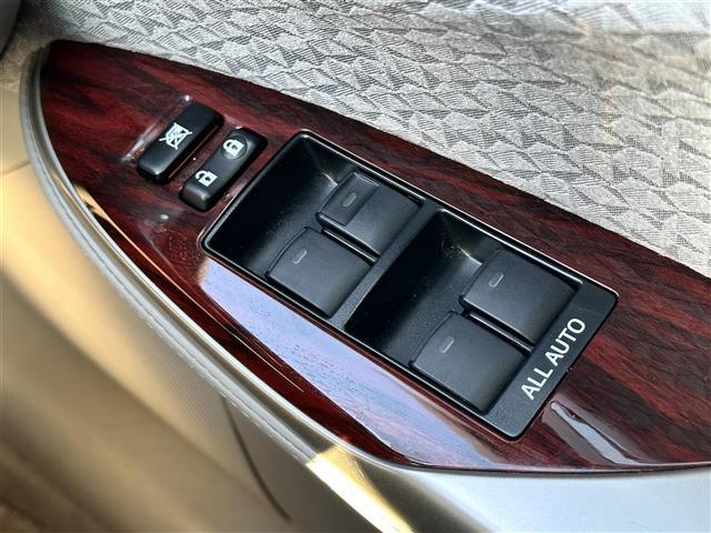 クラウン ロイヤルサルーン　純正ＨＤＤナビ・バックカメラ・プッシュスタート・ビルトインＥＴＣ・クルーズコントロール・前席パワーシート・純正１６インチＡＷ・ＨＩＤオートライト・スマートキー・純正フロアマット・禁煙車（10枚目）