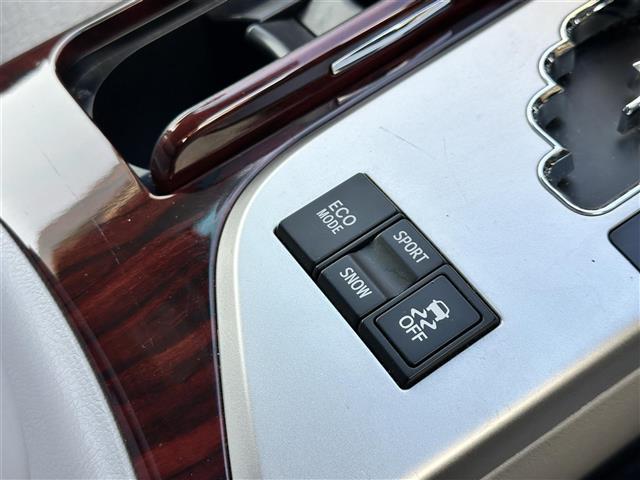 クラウン ロイヤルサルーン　純正ＨＤＤナビ・バックカメラ・プッシュスタート・ビルトインＥＴＣ・クルーズコントロール・前席パワーシート・純正１６インチＡＷ・ＨＩＤオートライト・スマートキー・純正フロアマット・禁煙車（12枚目）