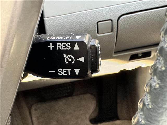 クラウン ロイヤルサルーン　純正ＨＤＤナビ・バックカメラ・プッシュスタート・ビルトインＥＴＣ・クルーズコントロール・前席パワーシート・純正１６インチＡＷ・ＨＩＤオートライト・スマートキー・純正フロアマット・禁煙車（13枚目）